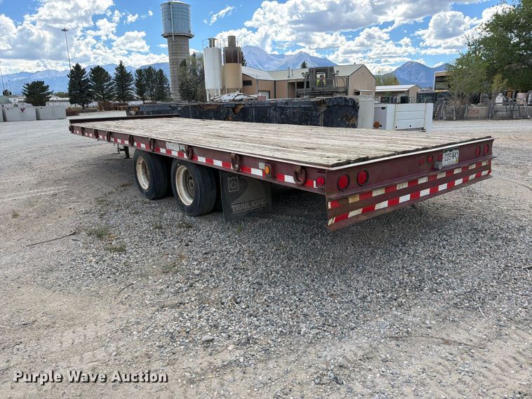 image for item ED0195 2001 Trail King flatbed trailer