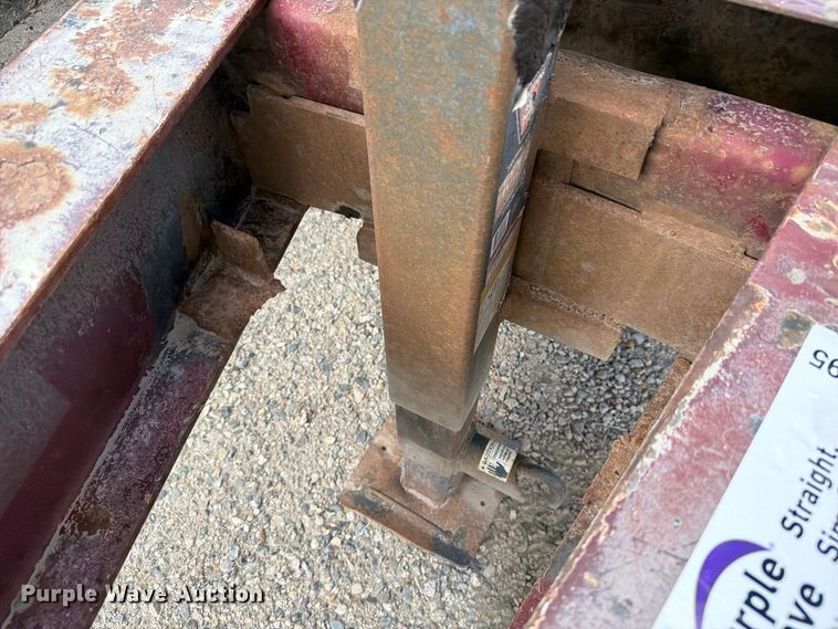 image for item ED0195 2001 Trail King flatbed trailer