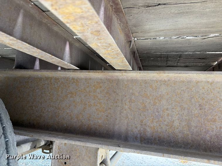image for item ED0195 2001 Trail King flatbed trailer