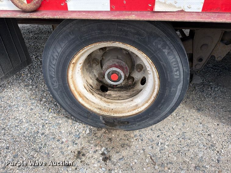 image for item ED0195 2001 Trail King flatbed trailer