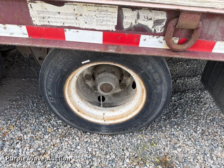 image for item ED0195 2001 Trail King flatbed trailer