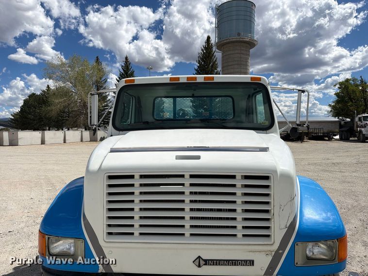image for item ED0197 2000 International 4700 flatbed truck
