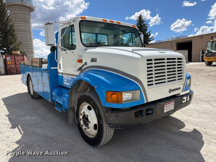 image for item ED0197 2000 International 4700 flatbed truck