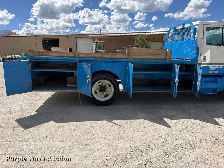 image for item ED0197 2000 International 4700 flatbed truck