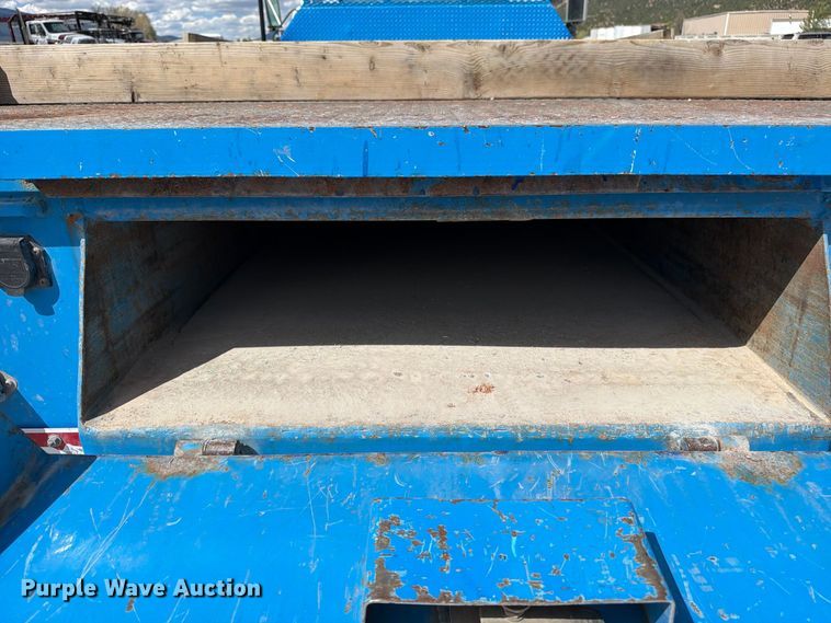 image for item ED0197 2000 International 4700 flatbed truck