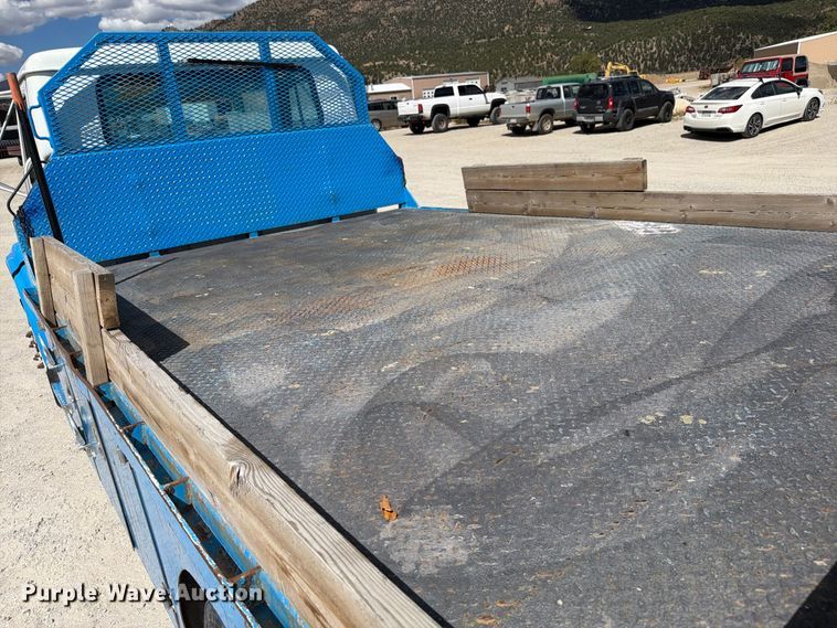 image for item ED0197 2000 International 4700 flatbed truck