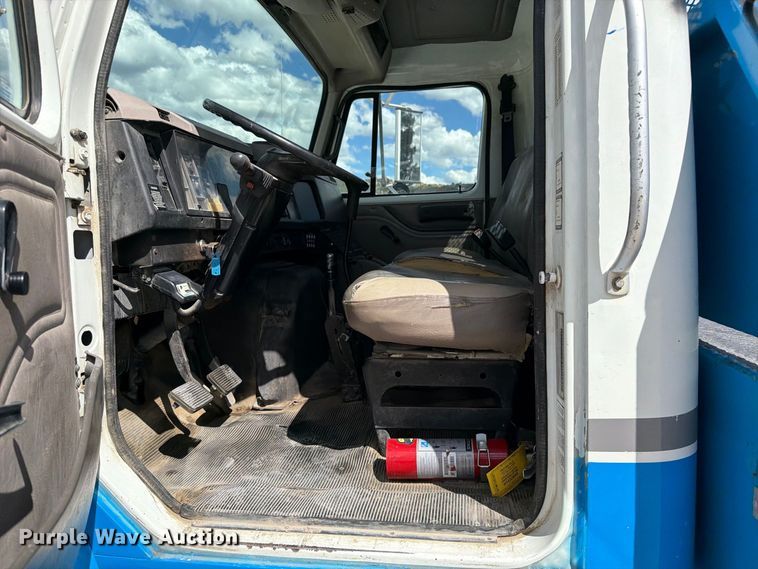image for item ED0197 2000 International 4700 flatbed truck