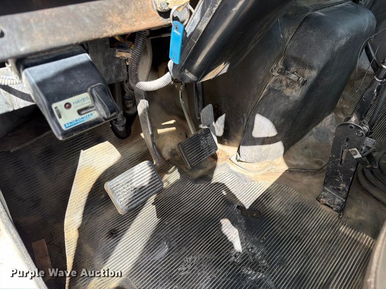 image for item ED0197 2000 International 4700 flatbed truck