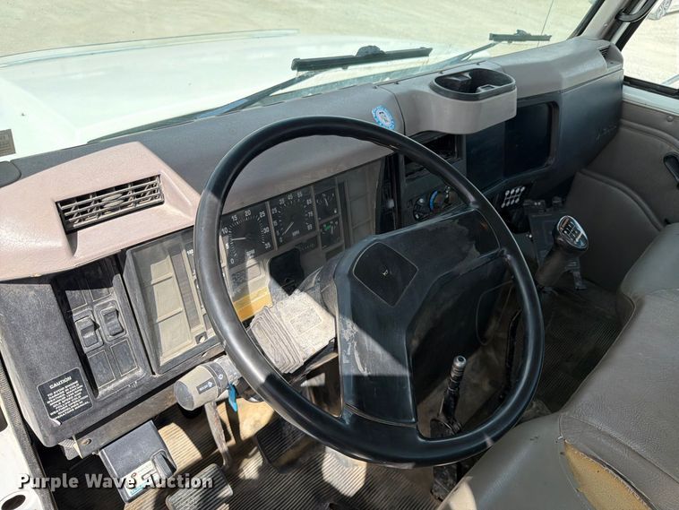 image for item ED0197 2000 International 4700 flatbed truck