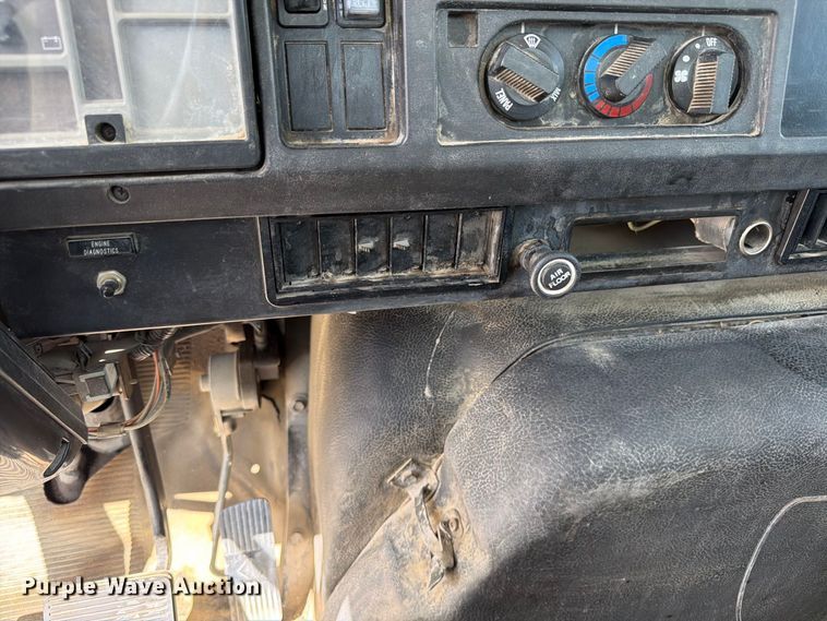 image for item ED0197 2000 International 4700 flatbed truck