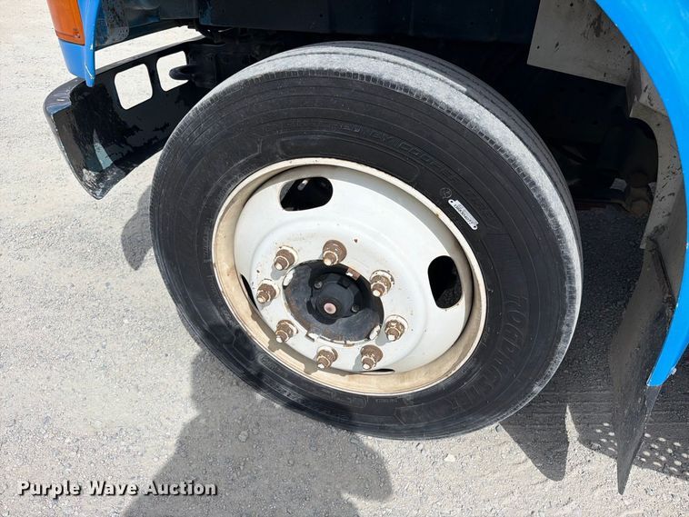 image for item ED0197 2000 International 4700 flatbed truck