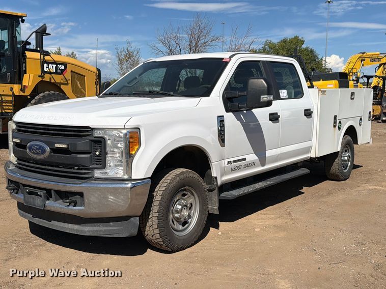2017 Ford F350 Super Duty Crew Cab utility bed pickup truck
