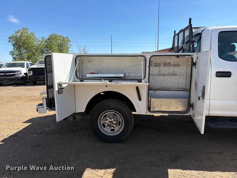 image for item ED0199 2017 Ford F350 Super Duty Crew Cab utility bed pickup truck