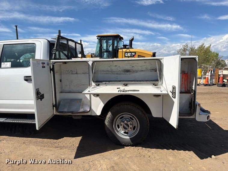 image for item ED0199 2017 Ford F350 Super Duty Crew Cab utility bed pickup truck