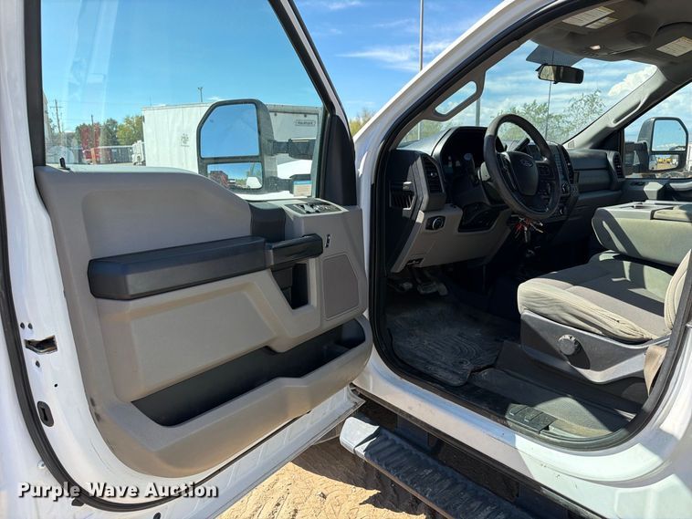 image for item ED0199 2017 Ford F350 Super Duty Crew Cab utility bed pickup truck