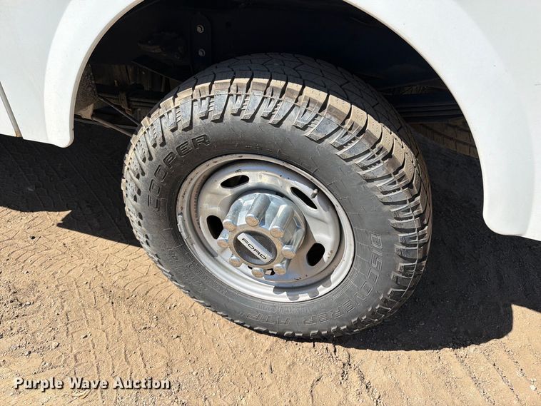 image for item ED0199 2017 Ford F350 Super Duty Crew Cab utility bed pickup truck