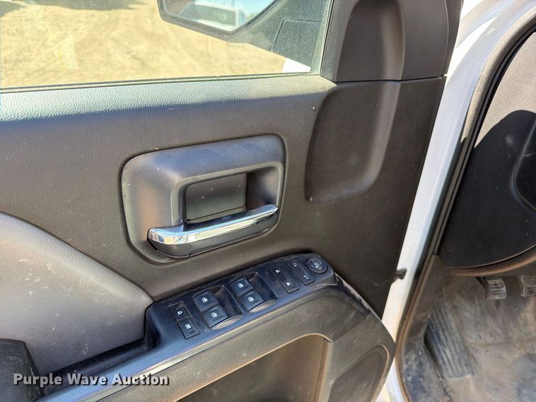 image for item ED0202 2018 Chevrolet Silverado 1500 Crew Cab pickup truck