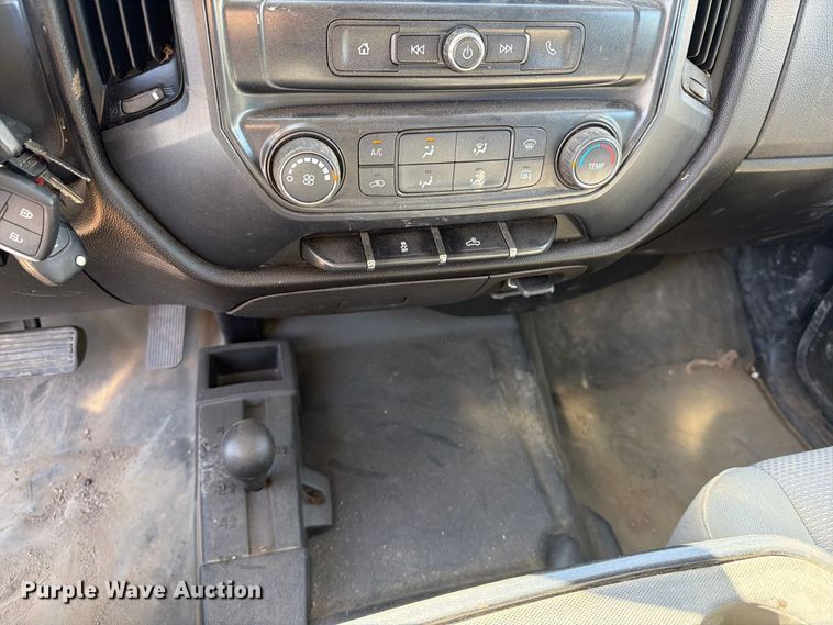 image for item ED0202 2018 Chevrolet Silverado 1500 Crew Cab pickup truck