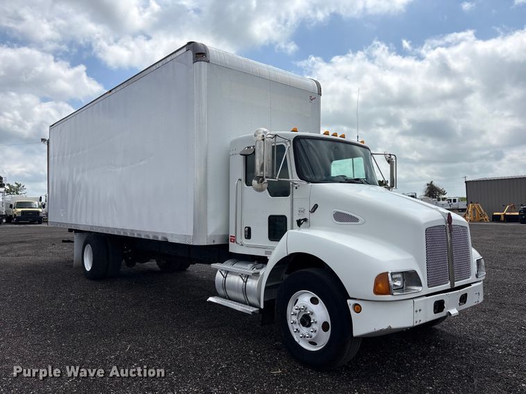 image for item EG8987 2007 Kenworth T300 box truck