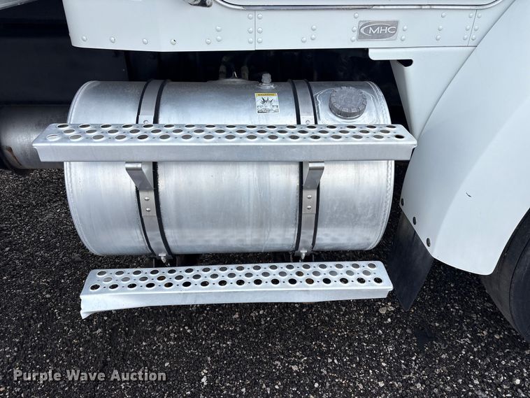 image for item EG8987 2007 Kenworth T300 box truck