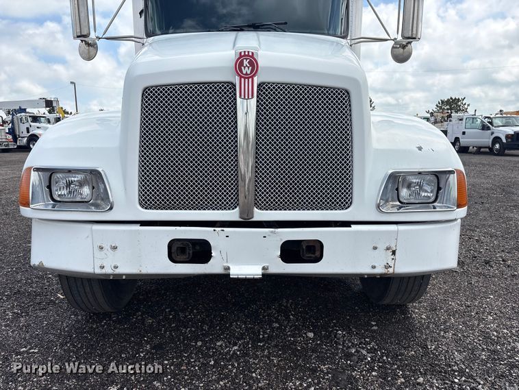 image for item EG8987 2007 Kenworth T300 box truck