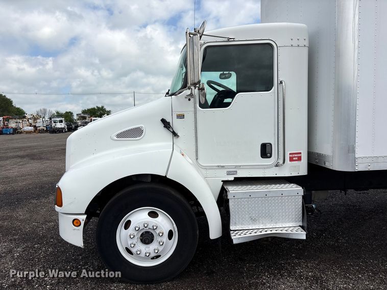 image for item EG8987 2007 Kenworth T300 box truck