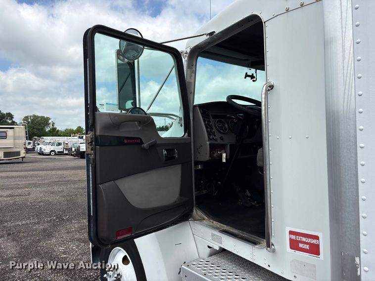 image for item EG8987 2007 Kenworth T300 box truck