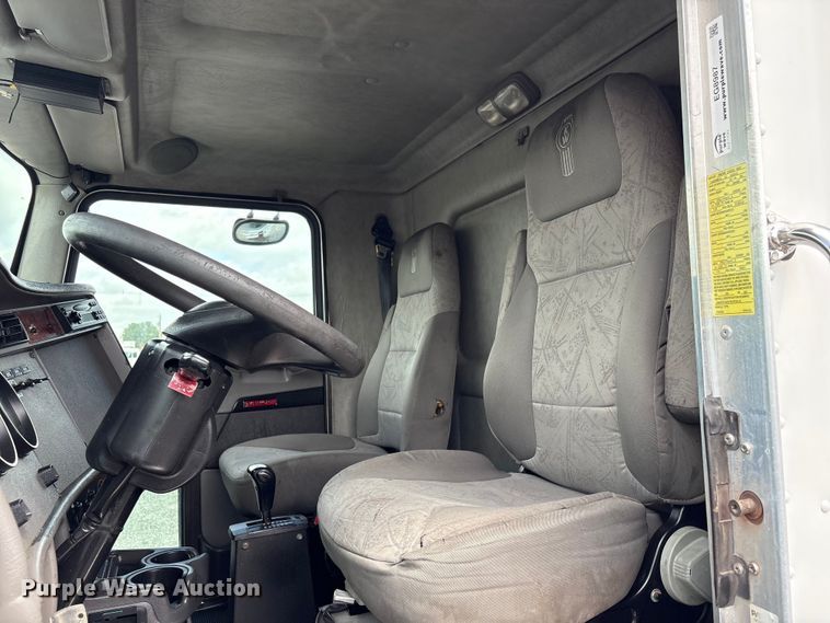 image for item EG8987 2007 Kenworth T300 box truck