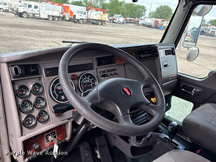 image for item EG8987 2007 Kenworth T300 box truck