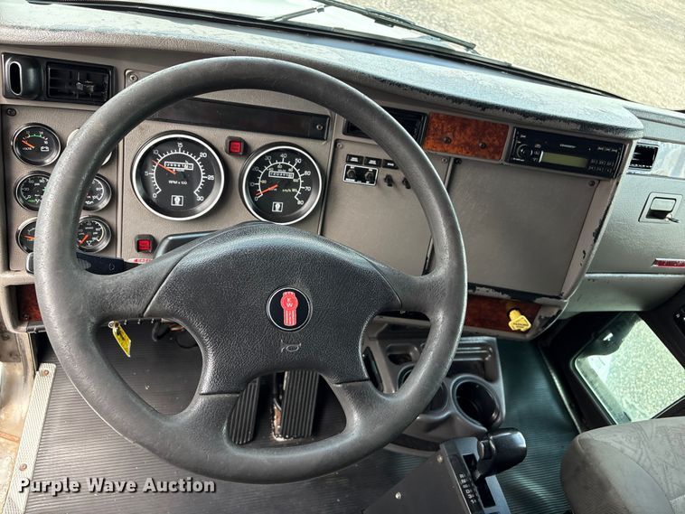 image for item EG8987 2007 Kenworth T300 box truck