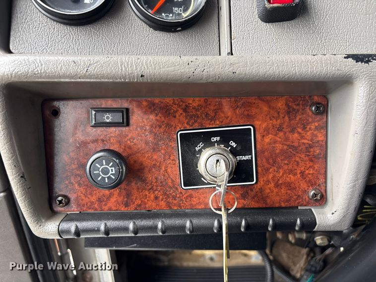 image for item EG8987 2007 Kenworth T300 box truck