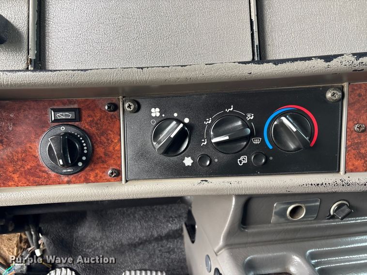 image for item EG8987 2007 Kenworth T300 box truck