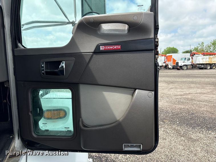 image for item EG8987 2007 Kenworth T300 box truck