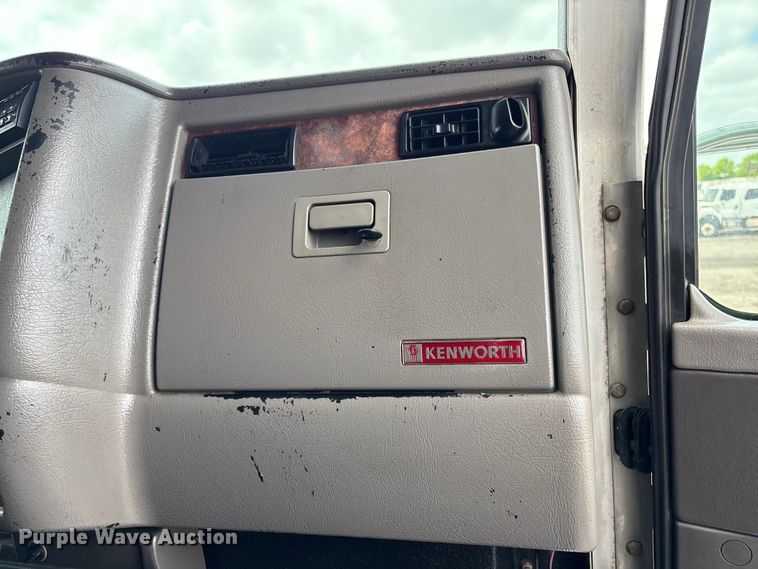 image for item EG8987 2007 Kenworth T300 box truck