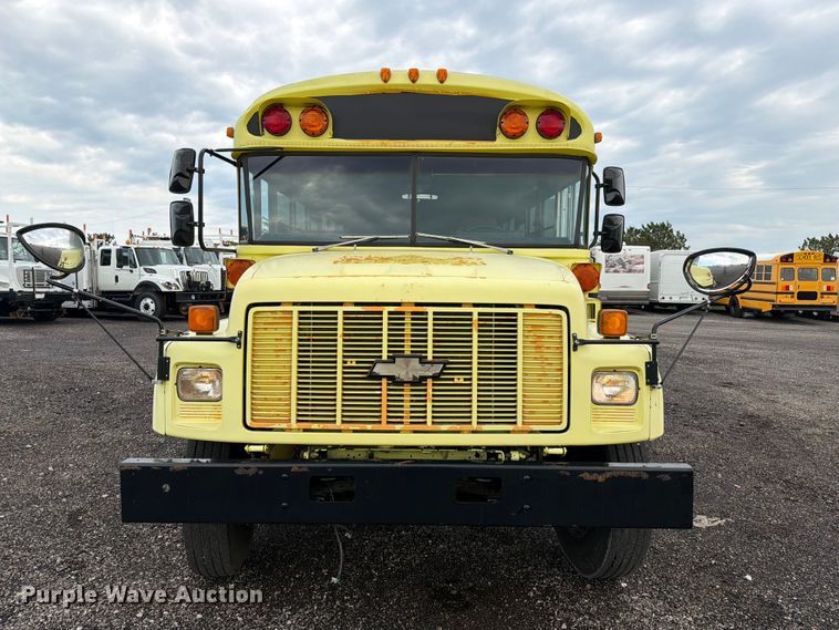 image for item EG9236 2001 Chevrolet B7 school bus