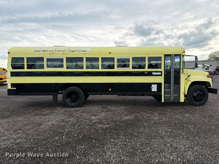 image for item EG9236 2001 Chevrolet B7 school bus