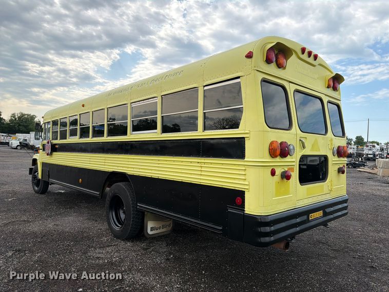 image for item EG9236 2001 Chevrolet B7 school bus