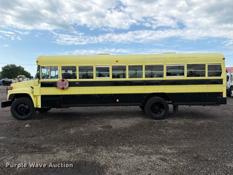 image for item EG9236 2001 Chevrolet B7 school bus