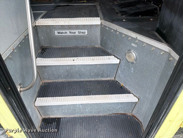image for item EG9236 2001 Chevrolet B7 school bus