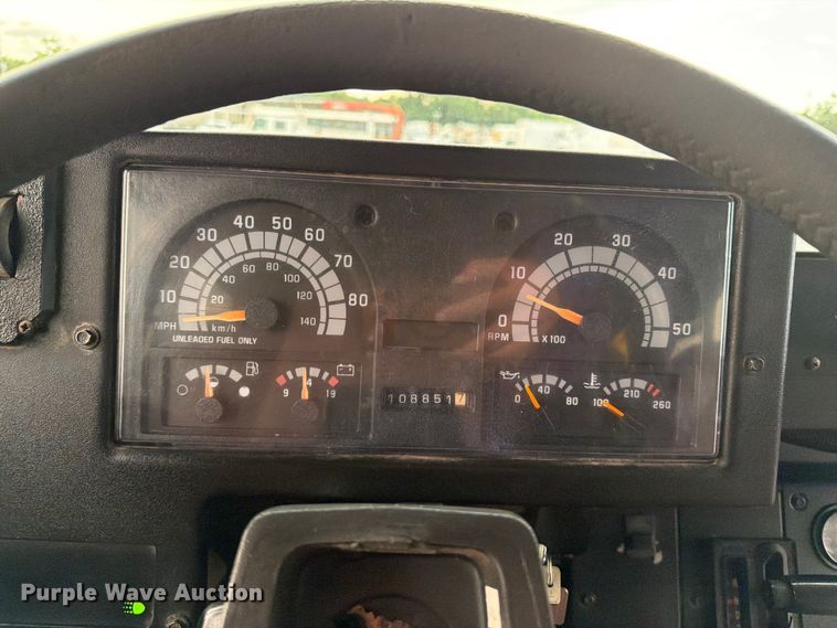 image for item EG9236 2001 Chevrolet B7 school bus