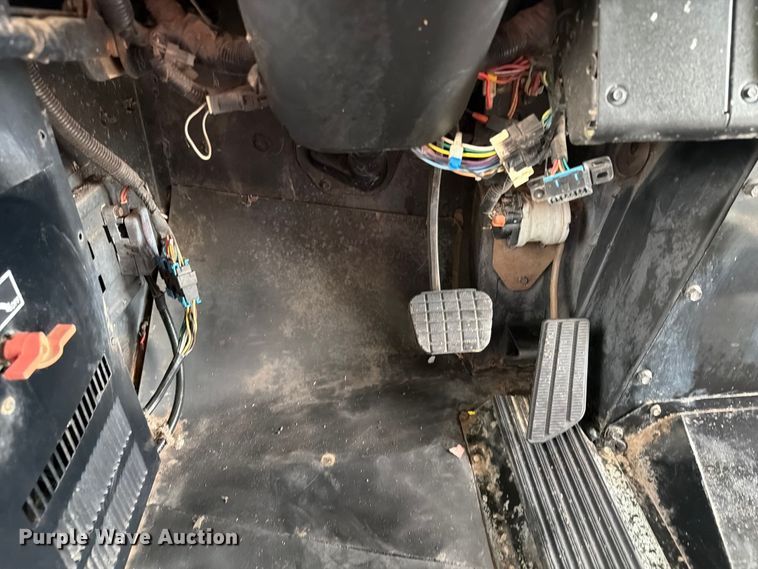 image for item EG9236 2001 Chevrolet B7 school bus