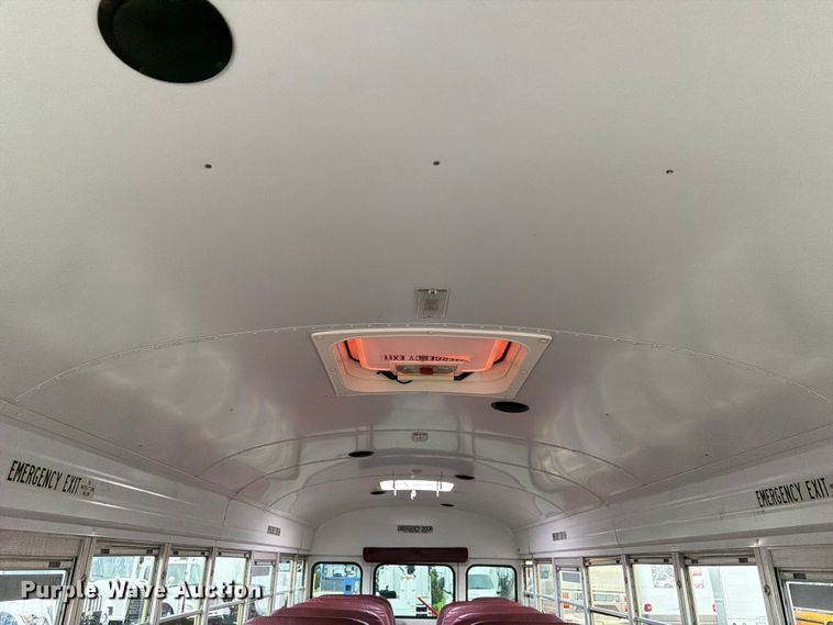 image for item EG9236 2001 Chevrolet B7 school bus