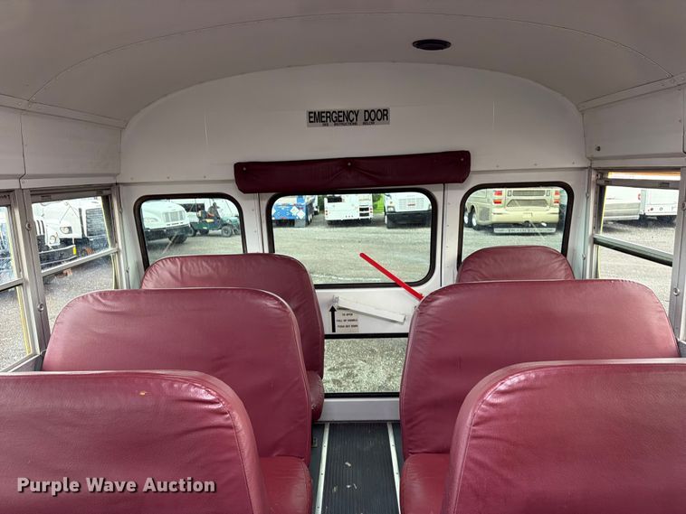 image for item EG9236 2001 Chevrolet B7 school bus