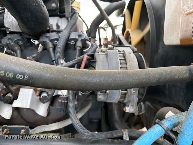 image for item EG9236 2001 Chevrolet B7 school bus