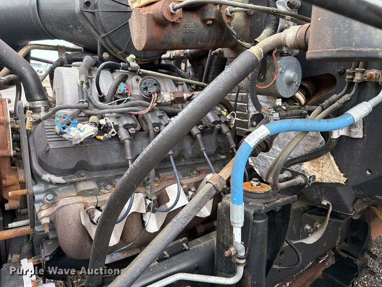 image for item EG9236 2001 Chevrolet B7 school bus
