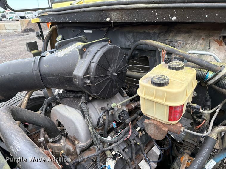 image for item EG9236 2001 Chevrolet B7 school bus