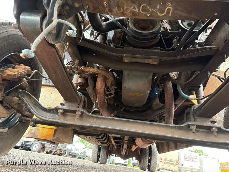 image for item EG9236 2001 Chevrolet B7 school bus