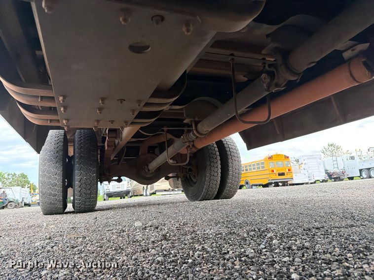 image for item EG9236 2001 Chevrolet B7 school bus