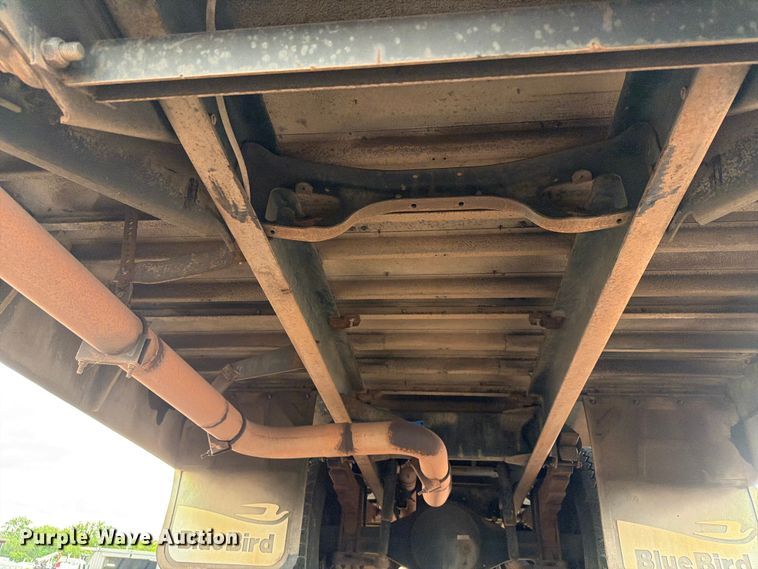 image for item EG9236 2001 Chevrolet B7 school bus