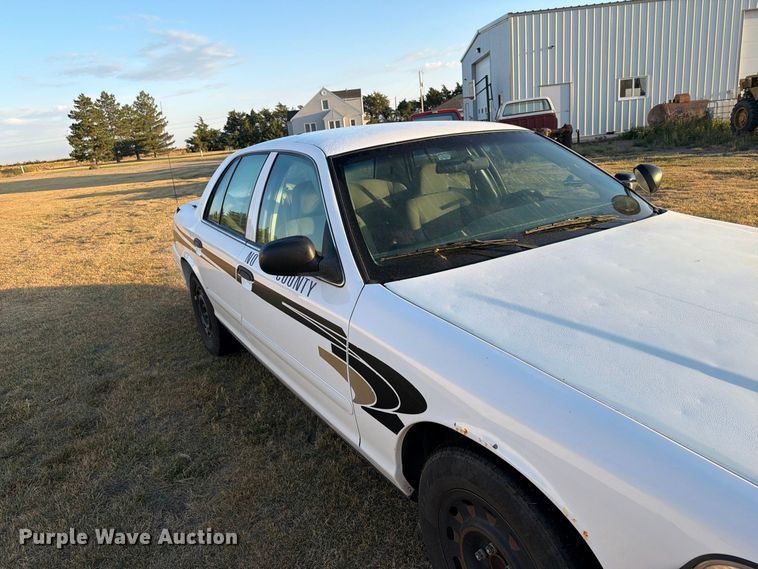 image for item EI7684 2005 Ford Crown Victoria Police Interceptor 